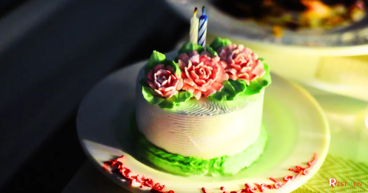 เค้กวันเกิดบนเรือดินเนอร์เจ้าพระยา Sawasdee Chaophraya dinner cruise